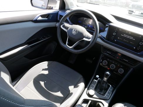 Certified 2023 Volkswagen Taos SE w/ Panoramic Sunroof Package AWD/4WD image 9