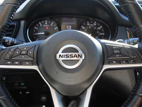 Used 2021 Nissan Rogue Sport SV image 12