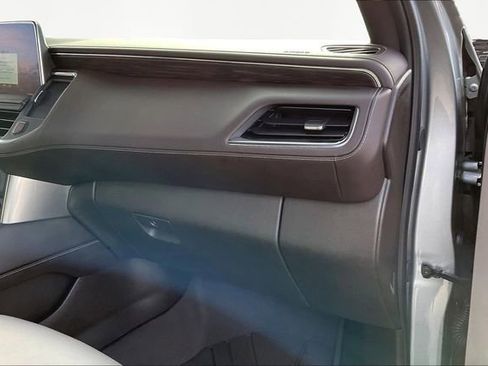 Used 2024 Chevrolet Tahoe Z71 w/ Luxury Package image 19