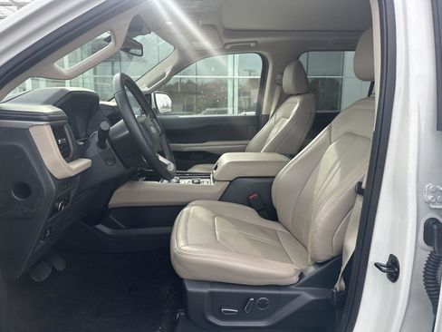 Used 2024 Ford Expedition Limited image 14