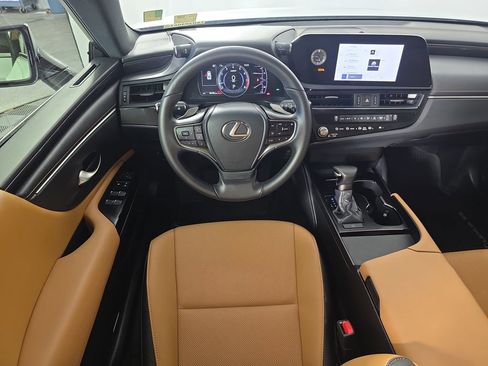 Used 2025 Lexus ES 350 w/ Accessory Package (Z2) image 13