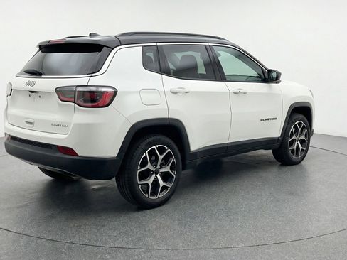 Used 2025 Jeep Compass Limited image 9