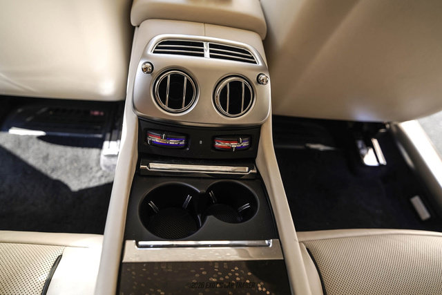 Used 2017 Rolls-Royce Wraith RWD image 31