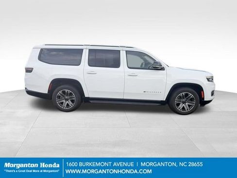 Used 2024 Jeep Wagoneer L Series II w/ Flexible Seating Group AWD/4WD image 10
