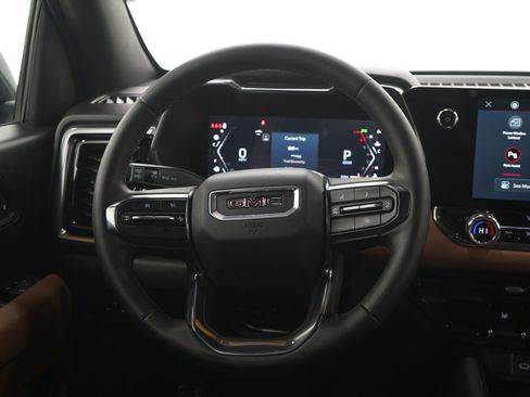 Used 2024 GMC Canyon AT4 w/ Technology Package AWD/4WD image 17