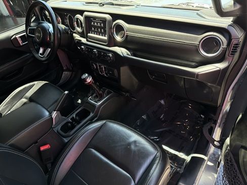 Used 2018 Jeep Wrangler Unlimited Sahara AWD/4WD image 27