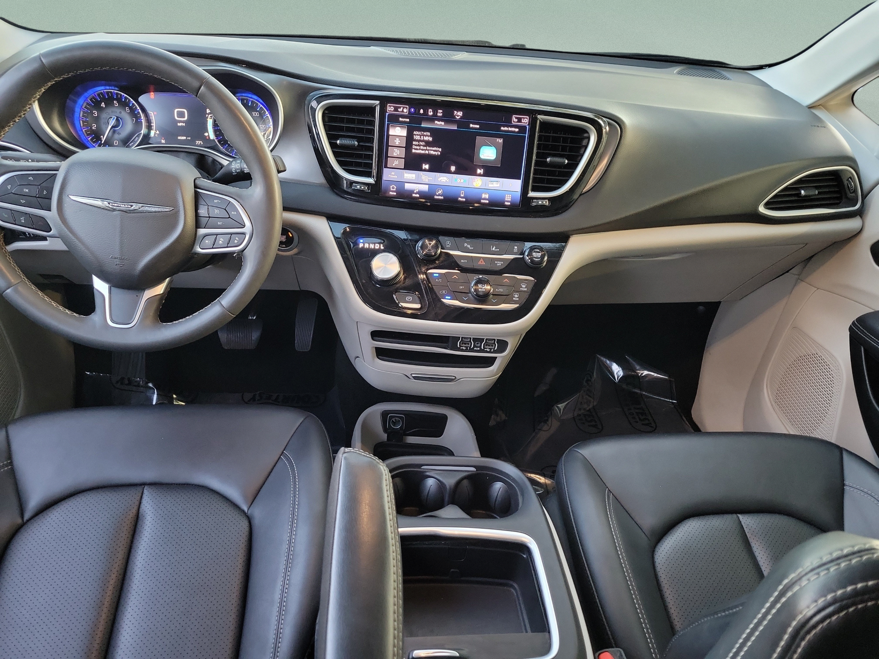Used 2024 Chrysler Pacifica Touring-L FWD image 13