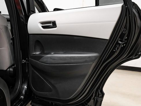 Used 2025 Toyota Corolla Cross L image 54