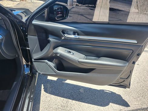 Used 2019 Nissan Altima 2.5 SV FWD image 18