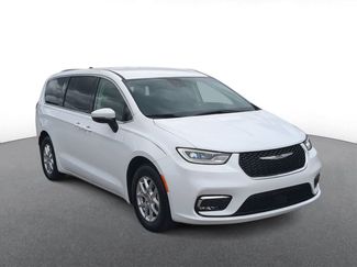 Used 2023 Chrysler Pacifica Touring-L FWD video 2
