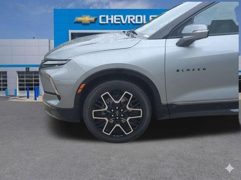 Used 2023 Chevrolet Blazer RS w/ Driver Confidence II Package FWD image 11