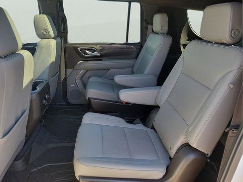 Used 2023 Chevrolet Suburban LT w/ Luxury Package image 13