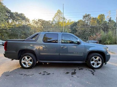 Used 2012 Chevrolet Avalanche LS image 7