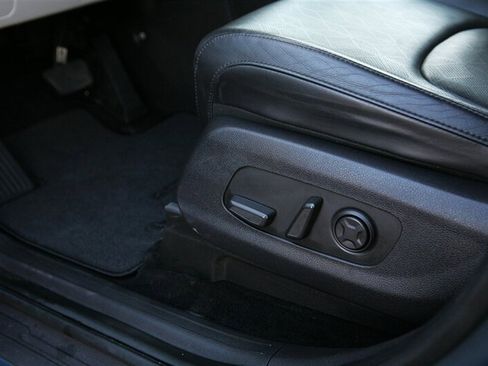 Used 2022 Kia Carnival SX image 11