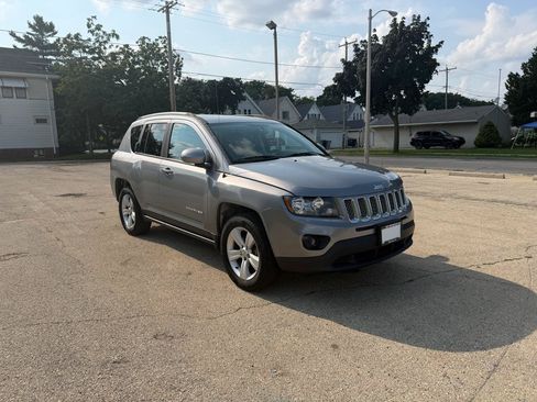Used 2017 Jeep Compass Latitude AWD/4WD image 1