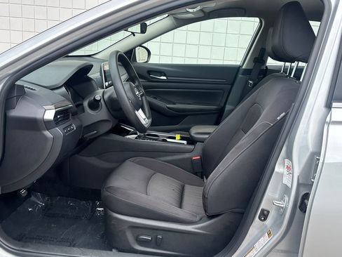 Used 2024 Nissan Altima 2.5 SV FWD image 5