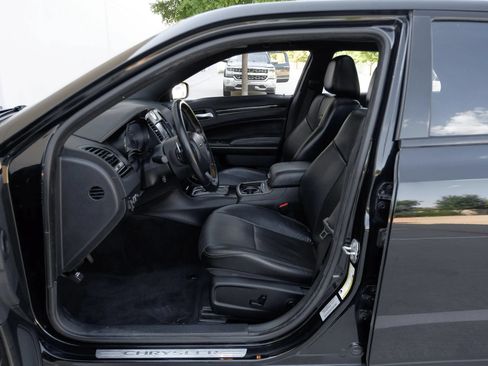 Used 2017 Chrysler 300 S w/ 300S Premium Group RWD image 4