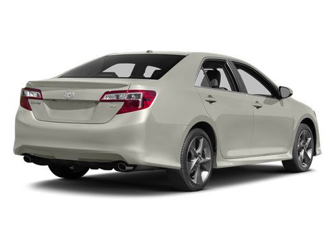 Used 2014 Toyota Camry LE FWD image 2