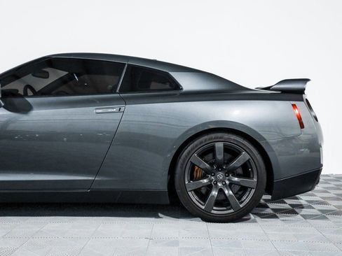 Used 2009 Nissan GT-R Premium image 18