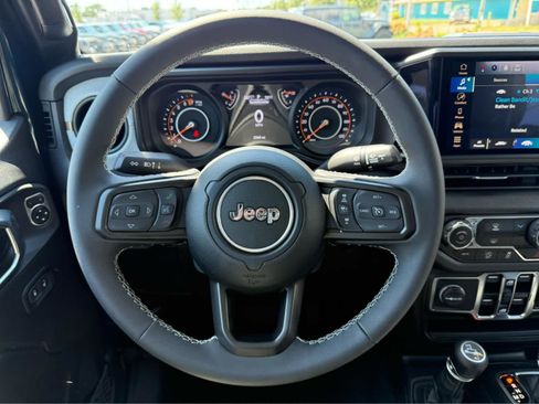 Used 2025 Jeep Gladiator Sport image 15