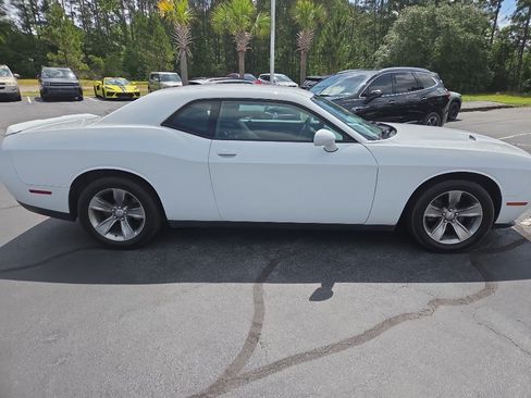 Used 2015 Dodge Challenger SXT RWD image 7