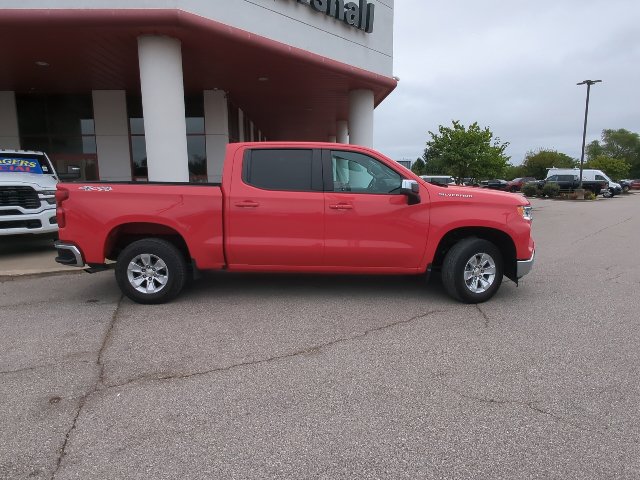 Used 2025 Chevrolet Silverado 1500 LT AWD/4WD image 33