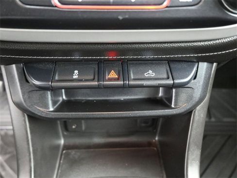 Used 2016 GMC Canyon SLE w/ SLE Convenience Package image 31