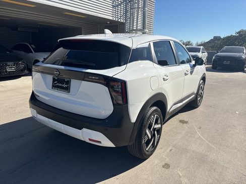 Used 2025 Nissan Kicks SV image 6