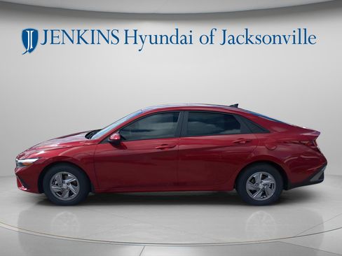 New 2025 Hyundai Elantra SE w/ Cargo Package FWD image 9