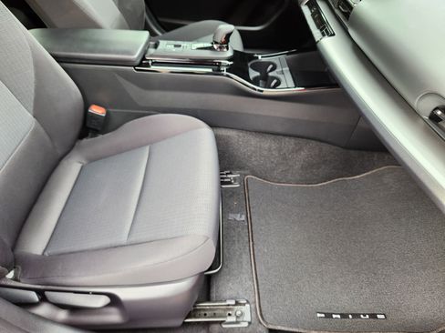 Used 2024 Toyota Prius Limited image 16