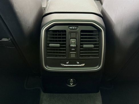 Certified 2024 Porsche Macan AWD/4WD image 27