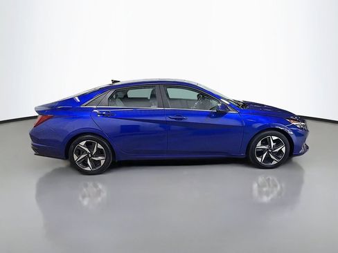 Used 2023 Hyundai Elantra Limited w/ Preferred Accessory Package FWD image 10