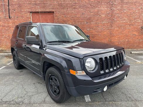 Used 2016 Jeep Patriot Sport image 1