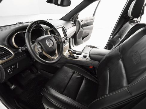 Used 2017 Jeep Grand Cherokee Overland w/ Jeep Active Safety Group image 12