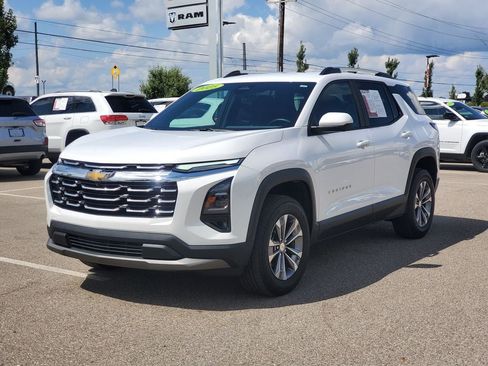 Used 2025 Chevrolet Equinox LT w/ Convenience Package II FWD image 2