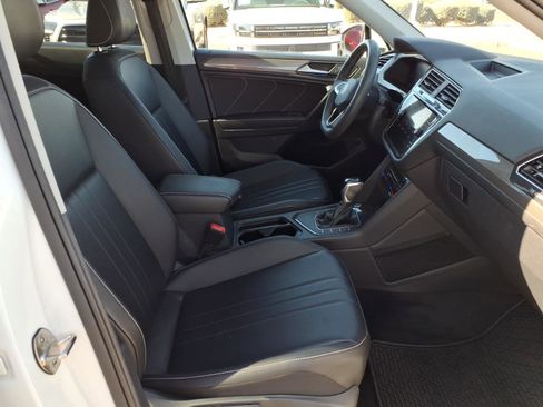 Certified 2022 Volkswagen Tiguan SE image 10