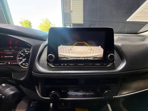Used 2024 Nissan Rogue S AWD/4WD image 29