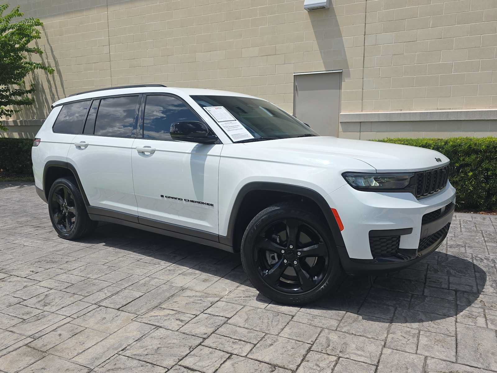 Used 2021 Jeep Grand Cherokee L Laredo RWD image 31