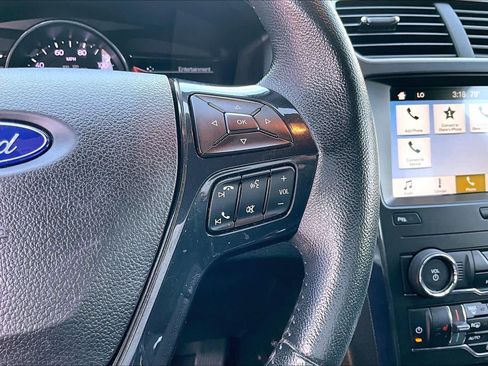 Used 2018 Ford Explorer XLT w/ Equipment Group 202A FWD image 26