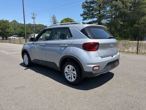 Used 2020 Hyundai Venue SEL FWD image 7