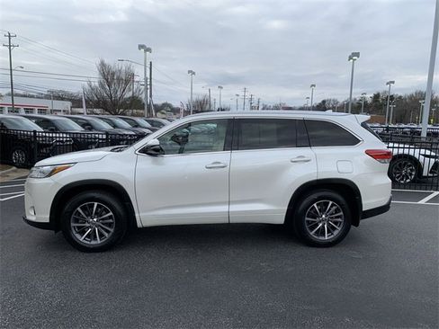 Used 2017 Toyota Highlander XLE image 5