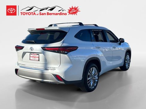 Certified 2025 Toyota Highlander Platinum AWD/4WD image 5
