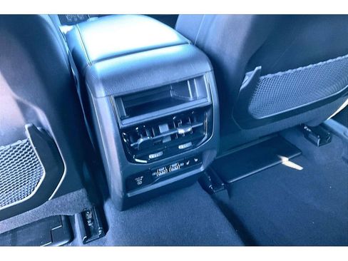 Used 2024 Jeep Grand Cherokee Limited AWD/4WD image 30