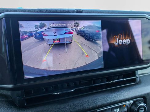 Used 2024 Jeep Wrangler Sport S image 4