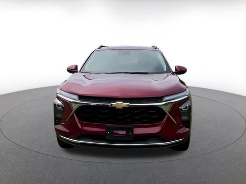 Used 2025 Chevrolet Trax LT FWD image 3