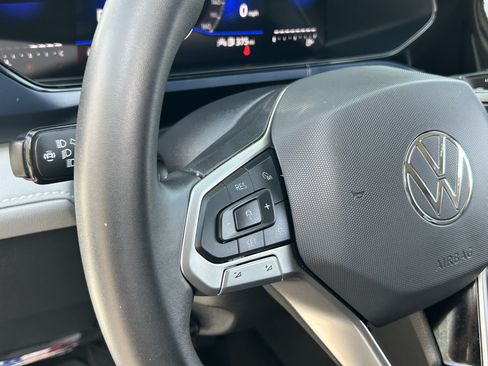 Certified 2024 Volkswagen Taos SE FWD image 28