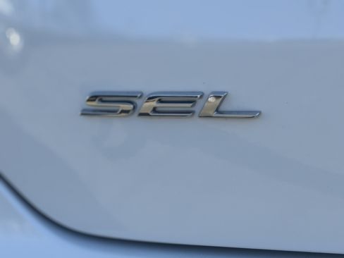 Certified 2023 Ford Edge SEL w/ Convenience Package AWD/4WD image 11