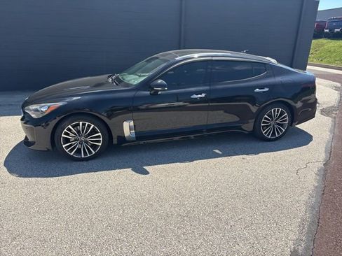 Used 2018 Kia Stinger Premium AWD/4WD image 2