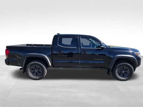 Used 2021 Toyota Tacoma SR5 w/ Trail Edition image 16