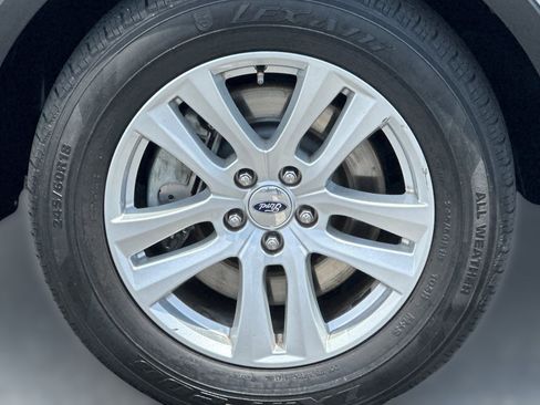 Used 2018 Ford Explorer XLT w/ Equipment Group 201A AWD/4WD image 11